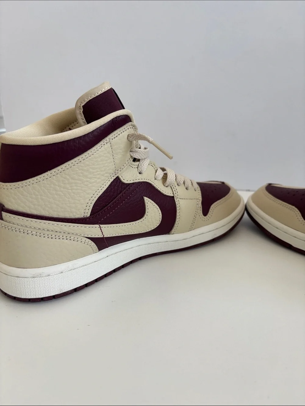 Jordan 1 Mid SE Split Beach Cherrywood (cream burgundy) never worn